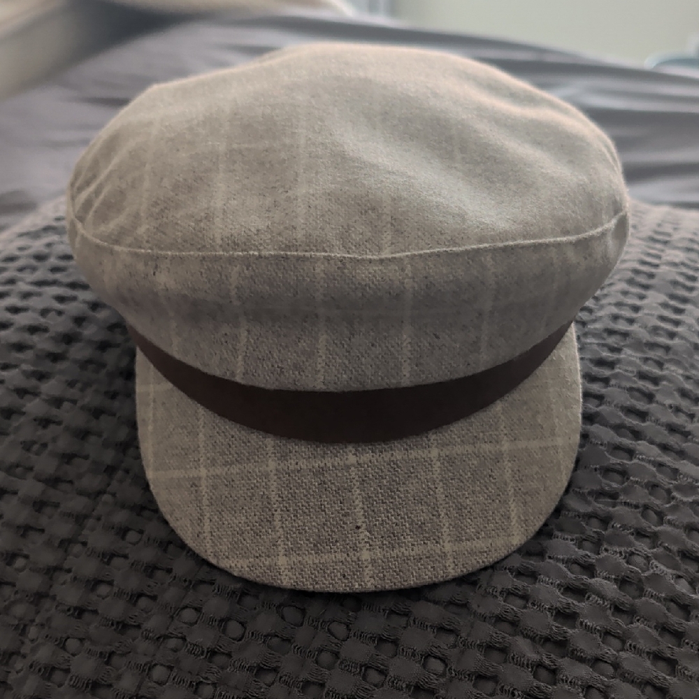 GIGI PIP Grid Pattern Felt Cap. EUC